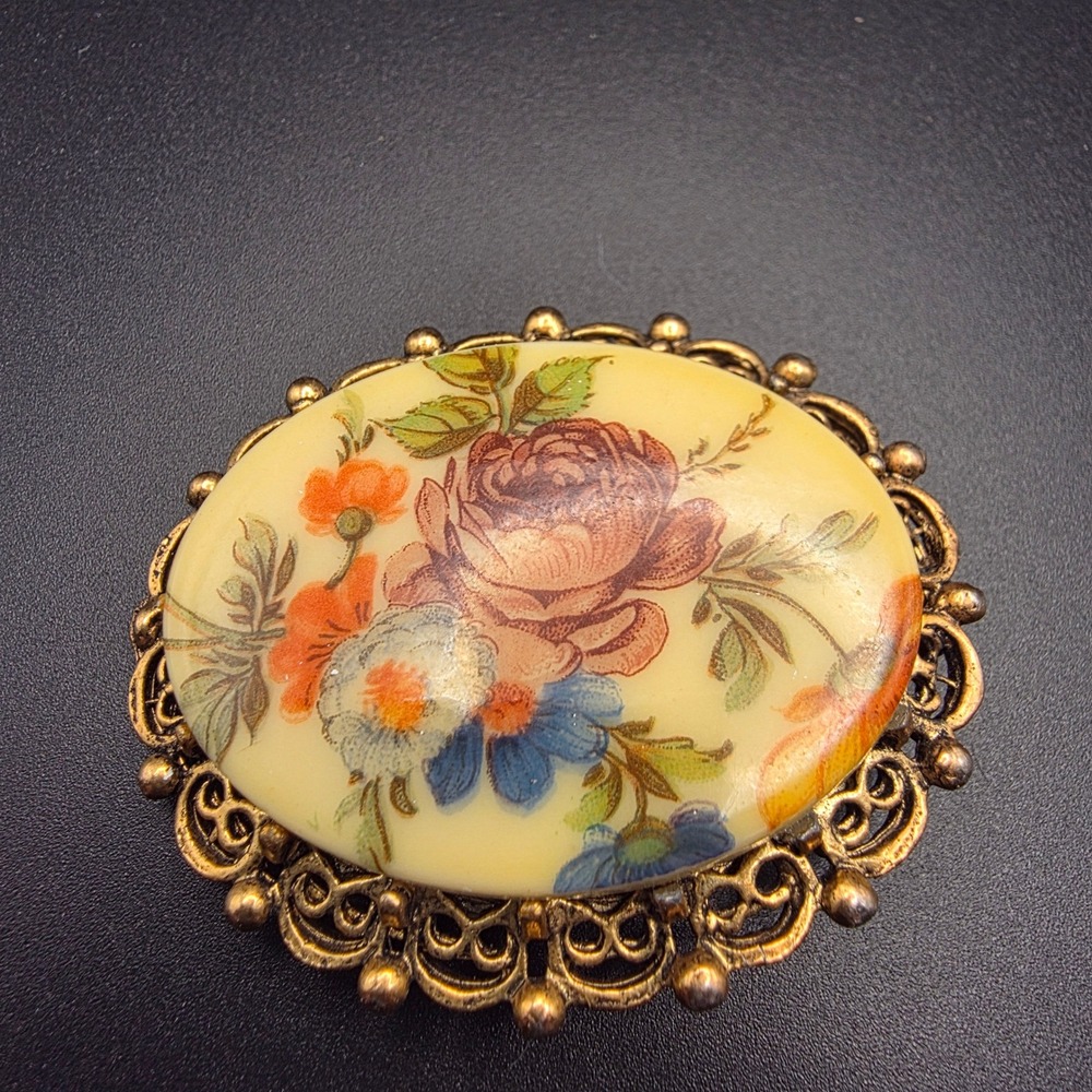 Floral Brooch Pendant Women Gold Cream Excellent Vintage Filigree